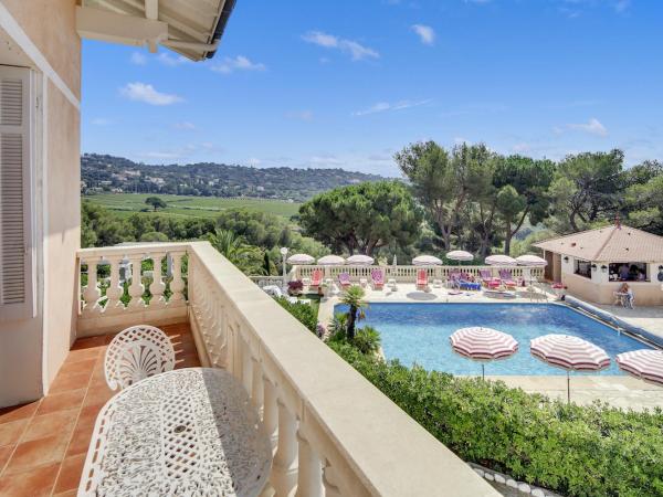Le Château de Mei Lese : photo 4 de la chambre chambre lit queen-size - vue sur mer