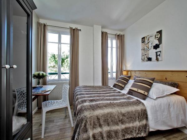 Logis Hôtel La Chaize : photo 4 de la chambre petite chambre 1 ou 2 personnes - vue sur cour