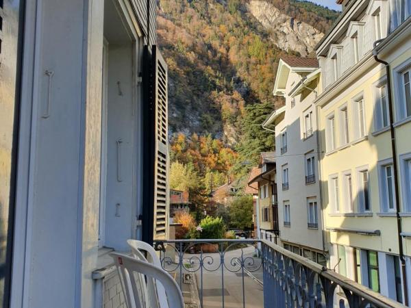 Interlaken Linda Inn Lodge : photo 2 de la chambre chambre double avec salle de bains commune et terrasse