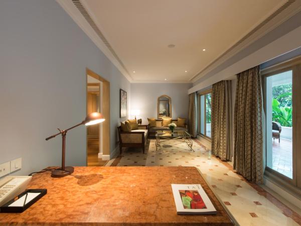 Taj West End : photo 2 de la chambre grande luxury suite one bedroom garden view king bed