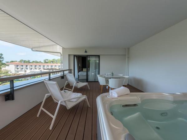Thalazur Arcachon : photo 2 de la chambre suite deluxe avec baignoire spa