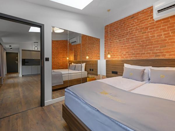 Aparthotel Krzywa Kamienica : photo 1 de la chambre suite deluxe mansardée