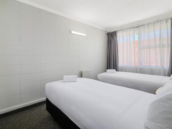 Thermal Oak Motel : photo 4 de la chambre suite lit king-size