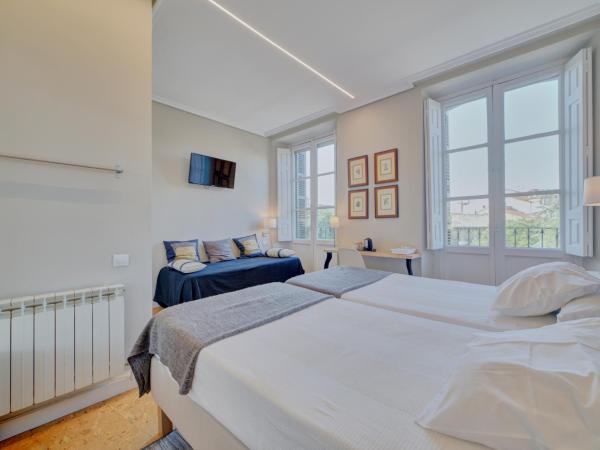 Pensión Mendi : photo 2 de la chambre chambre lits jumeaux avec salle de bains privative séparée