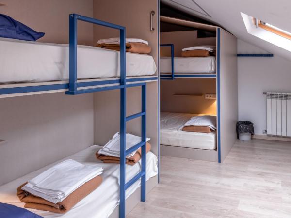 Santiago KM-0 : photo 2 de la chambre lit superposé dans dortoir mixte de 13 lits