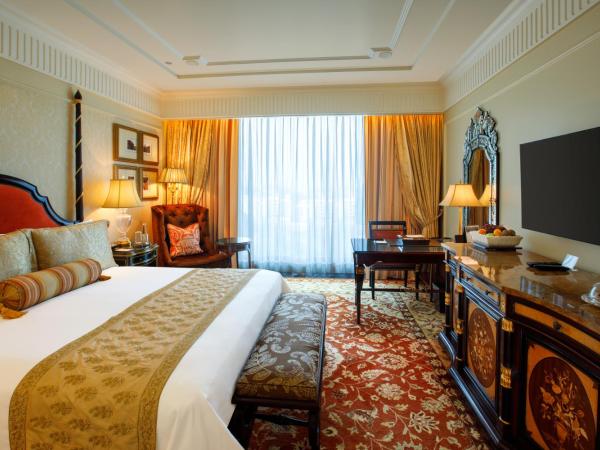 The Leela Palace New Delhi : photo 3 de la chambre executive suite with lounge access with cocktail hrs and bmw airport transfers