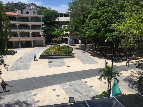 Hotel El Kiosco : photo 8 de la chambre chambre lits jumeaux - vue sur ville