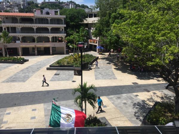 Hotel El Kiosco : photo 9 de la chambre chambre lits jumeaux - vue sur ville