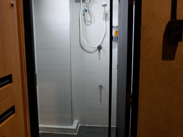 bangkok bed place : photo 7 de la chambre chambre familiale avec salle de bains privative