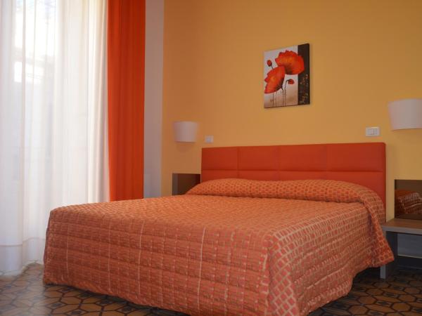 Moonlight Hotel&Suites : photo 1 de la chambre chambre double - accessible aux personnes à mobilité réduite