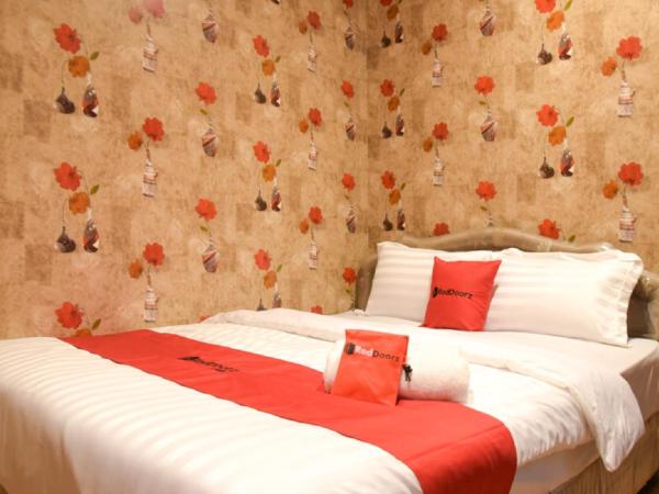 RedDoorz near Pelabuhan Tanjung Perak 2 Surabaya : photo 3 de la chambre chambre double