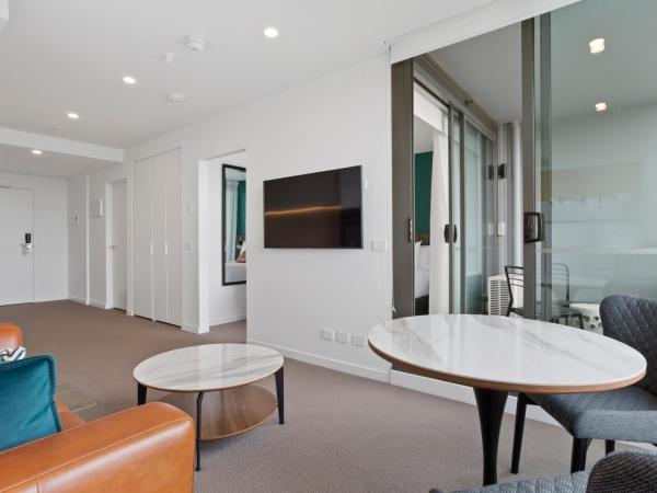 The Sebel Melbourne Moonee Ponds : photo 5 de la chambre one-bedroom apartment with queen bed and balcony