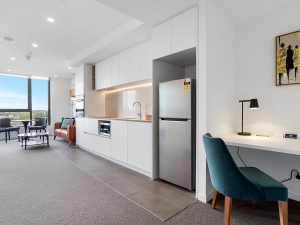 The Sebel Melbourne Moonee Ponds : photo 1 de la chambre one-bedroom apartment with queen bed and balcony