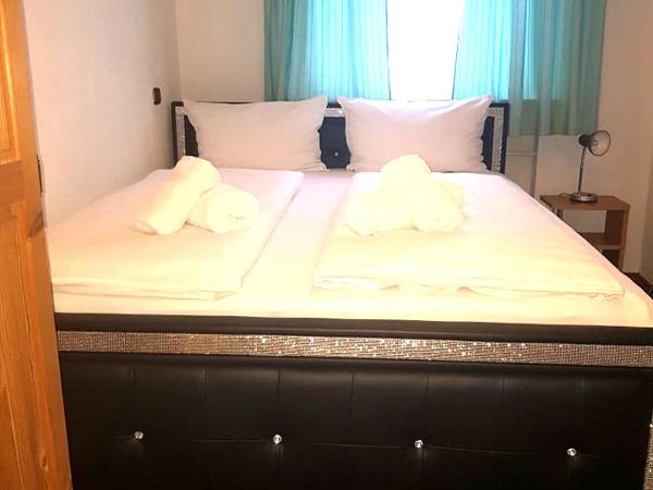 Hotel Haus Frieling : photo 1 de la chambre chambre double avec salle de bains commune