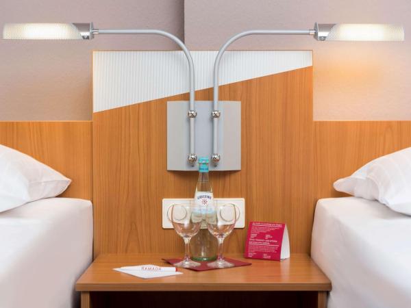 Ramada by Wyndham Hannover : photo 2 de la chambre chambre lit king-size standard