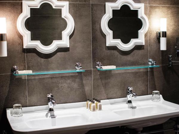 Hotel Le Castel : photo 2 de la chambre chambre double ou lits jumeaux standard