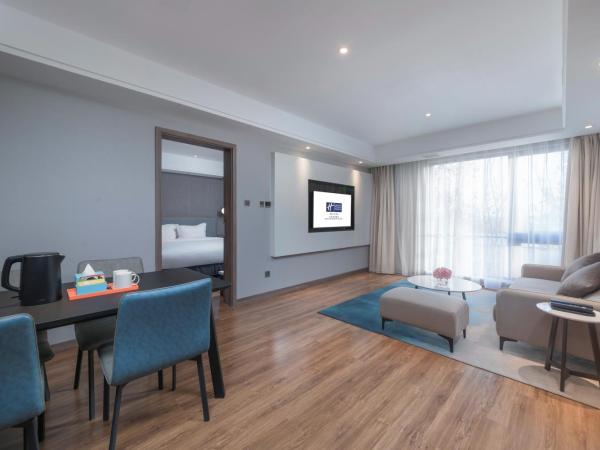 Holiday Inn Express Beijing Shijingshan Lakeview, an IHG Hotel : photo 3 de la chambre suite lit king-size