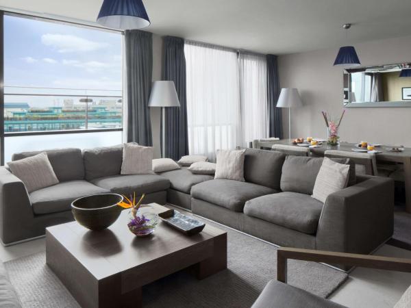 Radisson Blu Royal Hotel Dublin : photo 1 de la chambre suite avec balcon