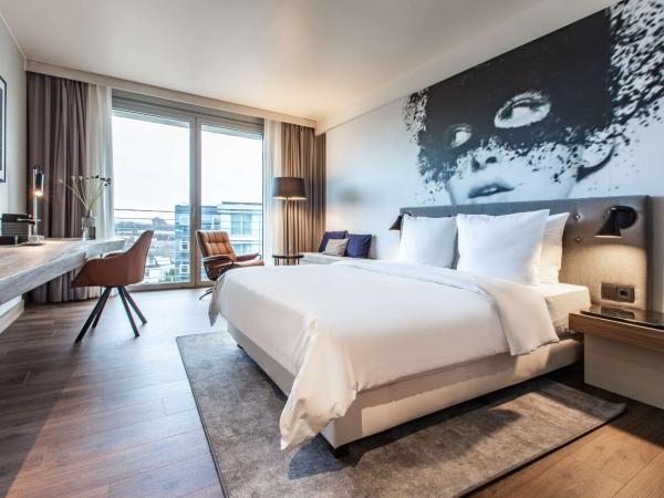Radisson Blu Hotel Köln : photo 8 de la chambre chambre premium avec vue sur la ville