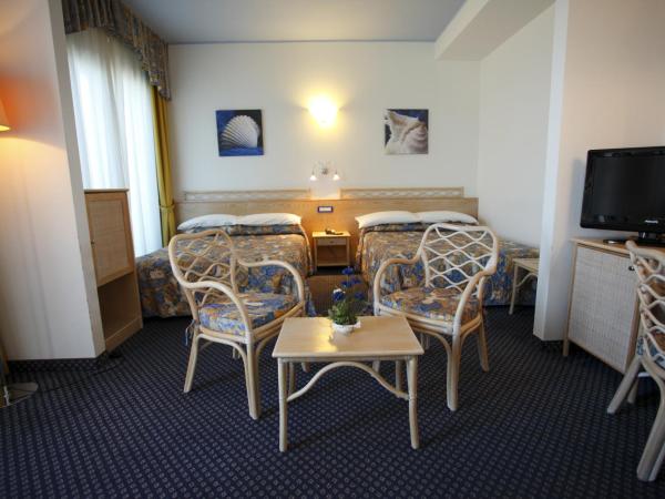 El Cid Campeador : photo 2 de la chambre chambre quadruple de luxe avec baignoire spa