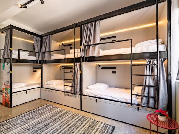 Athens Hub Hostel : photo 2 de la chambre lit dans dortoir mixte de 8 lits