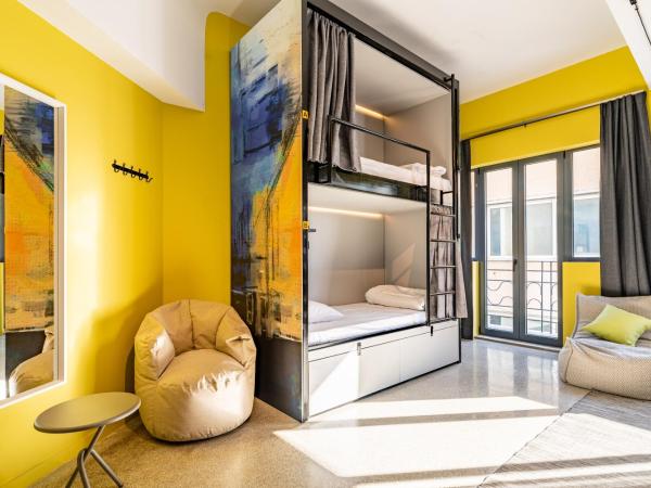 Athens Hub Hostel : photo 2 de la chambre lit dans dortoir mixte de 8 lits