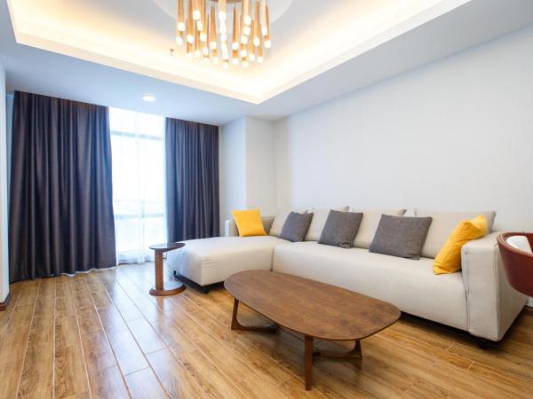 Lintas Platinum Hotel : photo 1 de la chambre suite lit king-size