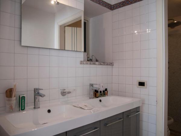 Villa Le Terrazze Charming Rooms : photo 8 de la chambre chambre double classique