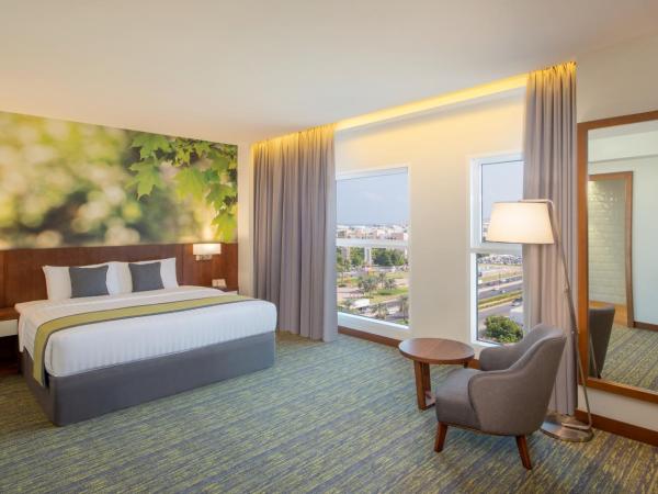 Wyndham Garden Muscat Al Khuwair : photo 6 de la chambre chambre lit king-size deluxe - non-fumeurs