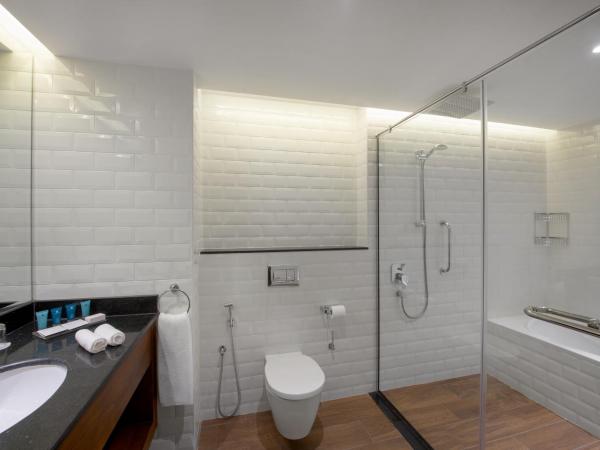 Wyndham Garden Muscat Al Khuwair : photo 4 de la chambre chambre lit king-size deluxe - non-fumeurs