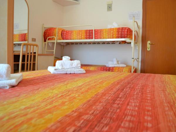 Hotel Apis : photo 3 de la chambre chambre quadruple