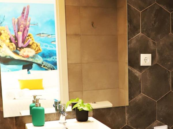 Le Jardin Secret de Faro Guesthouse : photo 4 de la chambre chambre double deluxe avec balcon