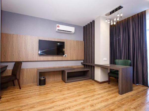 Lintas Platinum Hotel : photo 2 de la chambre chambre familiale