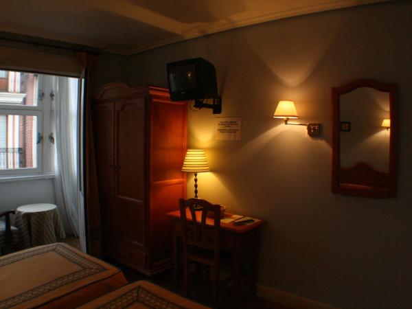 Pensión Bilbao : photo 3 de la chambre chambre lits jumeaux