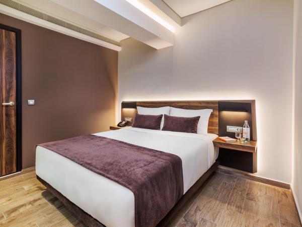 Imperial Plus Urban Smart Hotel Thessaloniki : photo 1 de la chambre hébergement Économique lit king-size - vue sur court arrière