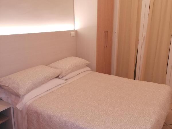 HOTEL ANDREA'S : photo 1 de la chambre grande chambre simple