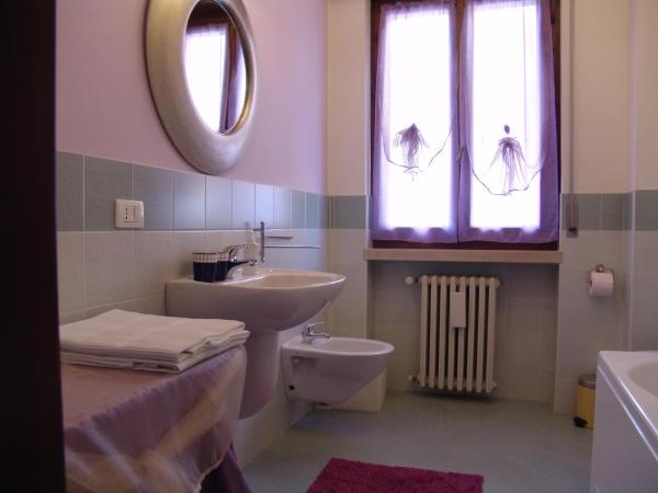 B&B Il Fragolo : photo 3 de la chambre chambre triple avec salle de bains privative séparée