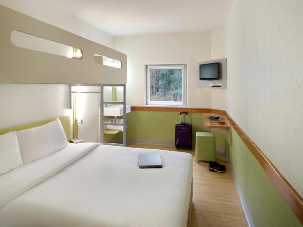 ibis Budget Canberra : photo 1 de la chambre hébergement lit queen-size et lit superposé