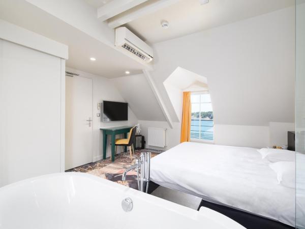 Restaurant Hotel Didier Méril : photo 2 de la chambre chambre double supérieure avec baignoire - vue sur mer