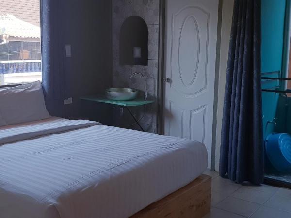 Thapae Gate Lodge : photo 2 de la chambre chambre double deluxe avec balcon