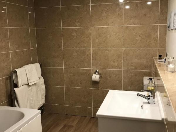 Ashbourne House : photo 10 de la chambre chambre king avec salle de bains