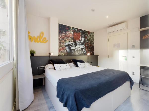 Free Hostels Barcelona : photo 6 de la chambre chambre double avec balcon