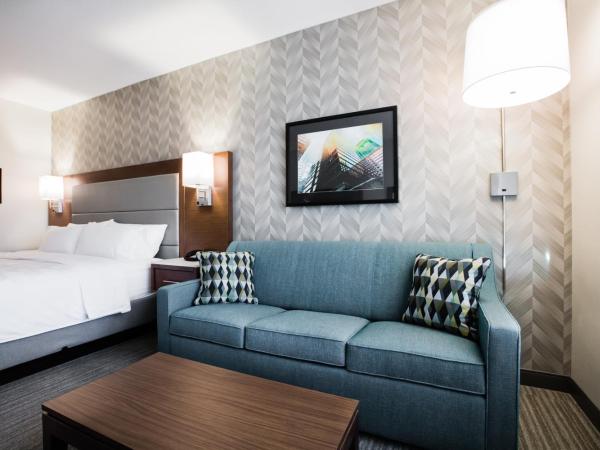 Holiday Inn Hotel & Suites Calgary South - Conference Ctr, an IHG Hotel : photo 4 de la chambre chambre lit king-size standard avec canapé-lit - non-fumeurs