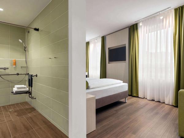 Super 8 by Wyndham Hamburg Mitte : photo 2 de la chambre chambre standard - pour personnes à mobilité réduite