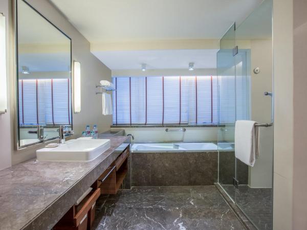 Crowne Plaza Guangzhou City Centre, an IHG Hotel - Free shuttle between hotel and Exhibition Center during Canton Fair & Exhibitor registration Counter : photo 4 de la chambre one-bedroom suite lounge access