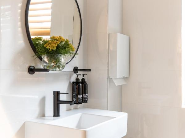 The Jensen Potts Point : photo 5 de la chambre chambre lits jumeaux ou triple avec salle de bains commune