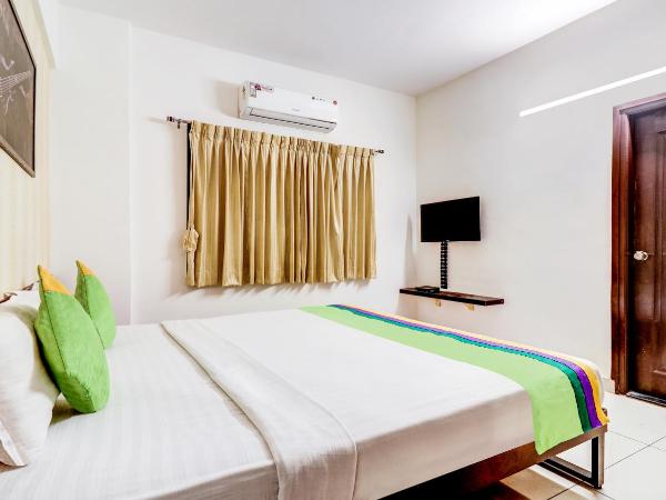 Treebo Saga Apartment : photo 6 de la chambre [sanitized] deluxe double room