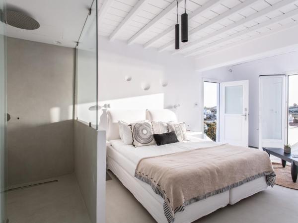 Ostraco Suites : photo 7 de la chambre chambre deluxe avec bain à remous extérieur - vue sur mer