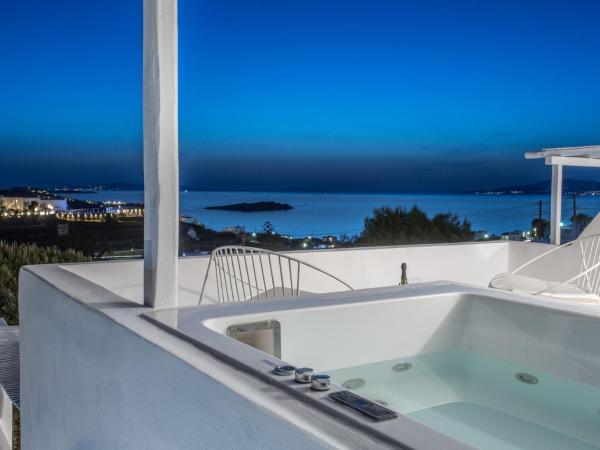 Ostraco Suites : photo 6 de la chambre chambre deluxe avec bain à remous extérieur - vue sur mer