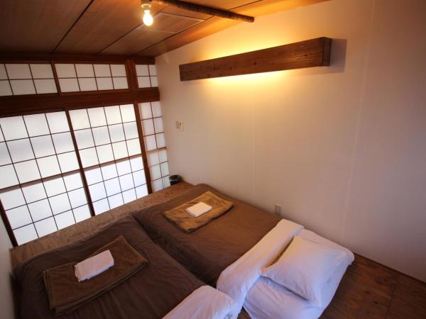 Roku Hostel Hiroshima : photo 1 de la chambre chambre lits jumeaux